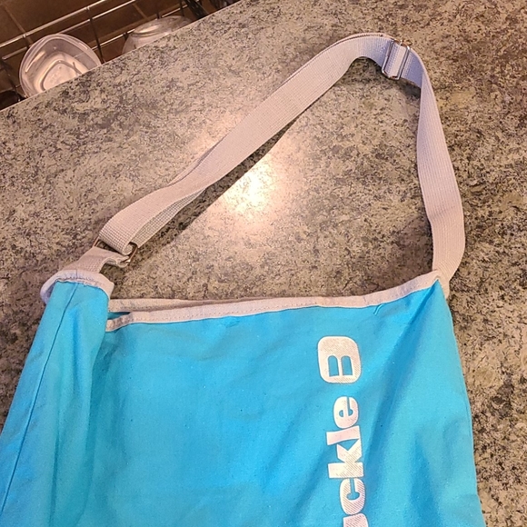 BUCKLE Canvas Shoulder Bag - Picture 3 of 7